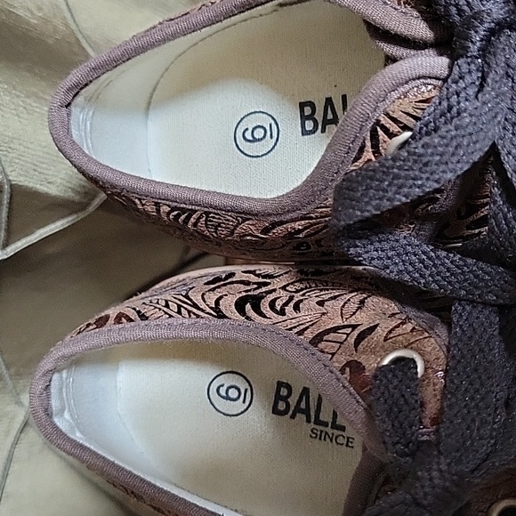 EUC- RARE Ball-Band Embossed Canvas Unisex Sneaker - Picture 6 of 8